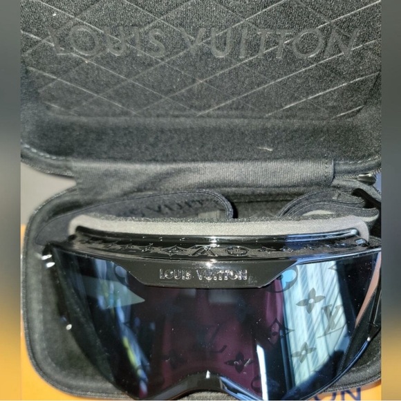 Louis Vuitton Ski Goggles - Picture 11 of 15